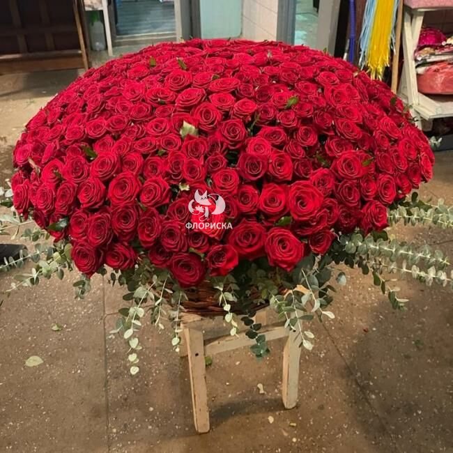 Цветы в корзине &laquo;Я очень скучаю по тебе&raquo;