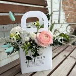 Цветы в коробке &laquo;Воздушная лёгкость&raquo;