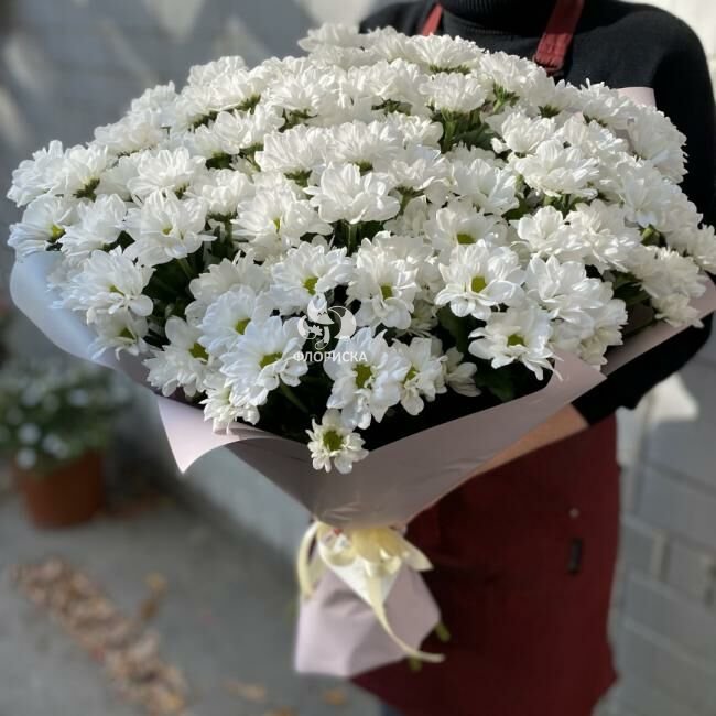 Букет с хризантемами &laquo;Полянка ромашек&raquo;