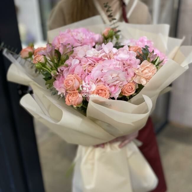 Сборный букет &laquo;Констрасты&raquo;