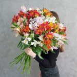 Букет с альстромериями &laquo;Яркие проводы лета&raquo;