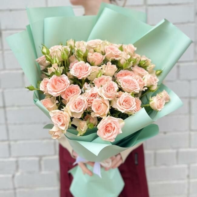 Букет с кустовыми розами &laquo;Розовые чары&raquo;