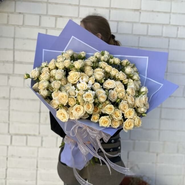 Букет с кустовыми розами &laquo;Огого&raquo;