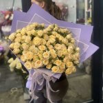 Букет с кустовыми розами &laquo;Огого&raquo;