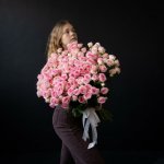 Букет с кустовыми розами &laquo;Бизнесмен&raquo;