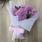 Букет с гиацинтами &laquo;Лав ю&raquo;