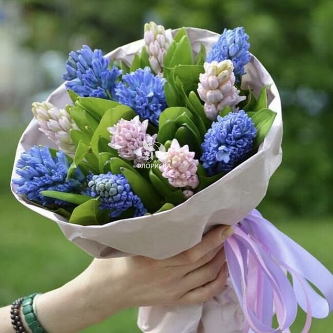 Букет с гиацинтами &laquo;Аромат весны&raquo;