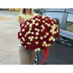 Букет из красно-белой розы &laquo;Самая - самая&raquo;