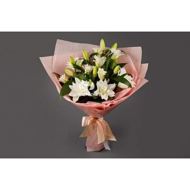 Букет с лилиями &laquo;Светлый&raquo;&lrm;