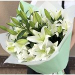 Букет из 7 белых лилий &laquo;Праздник&raquo;&lrm;