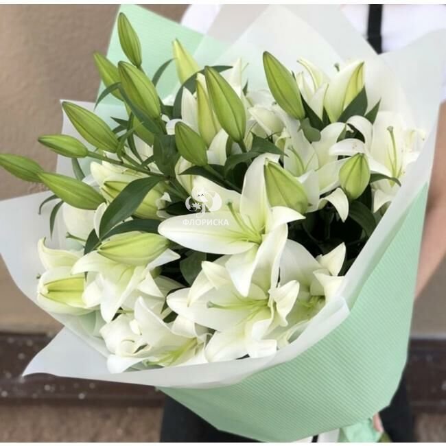 Букет из 7 белых лилий &laquo;Праздник&raquo;&lrm;
