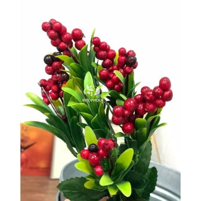 Искусственная ветка  &laquo;&lrm;Гиперикум&raquo;