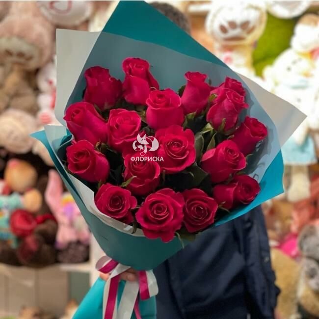 Букет из 17 яркой розы &laquo;Чистое сердце&raquo;