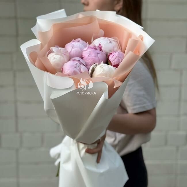 Букет из семи пионов  &laquo;Соблазн&raquo;