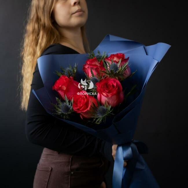 5 роз с зеленью &laquo;Нежный акцент&raquo;