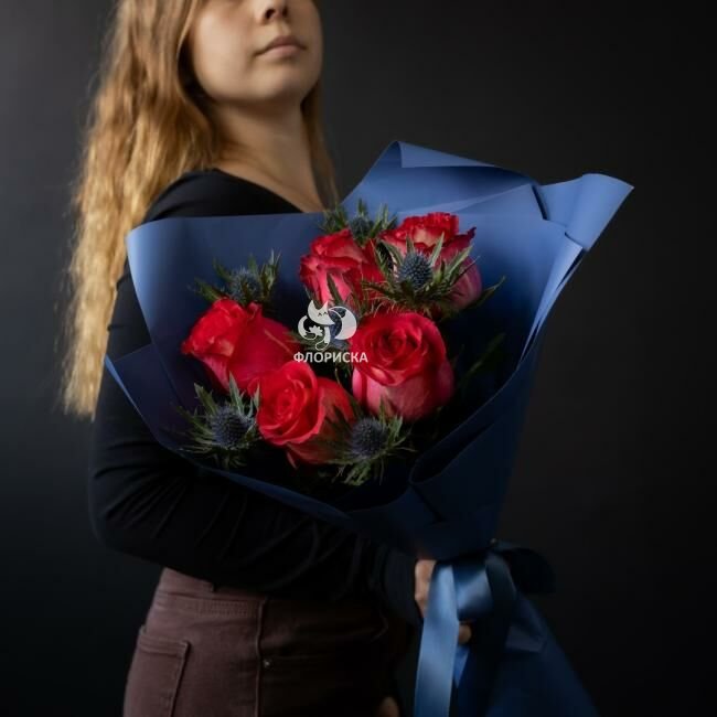 5 роз с зеленью &laquo;Нежный акцент&raquo;