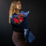 5 роз с зеленью &laquo;Нежный акцент&raquo;