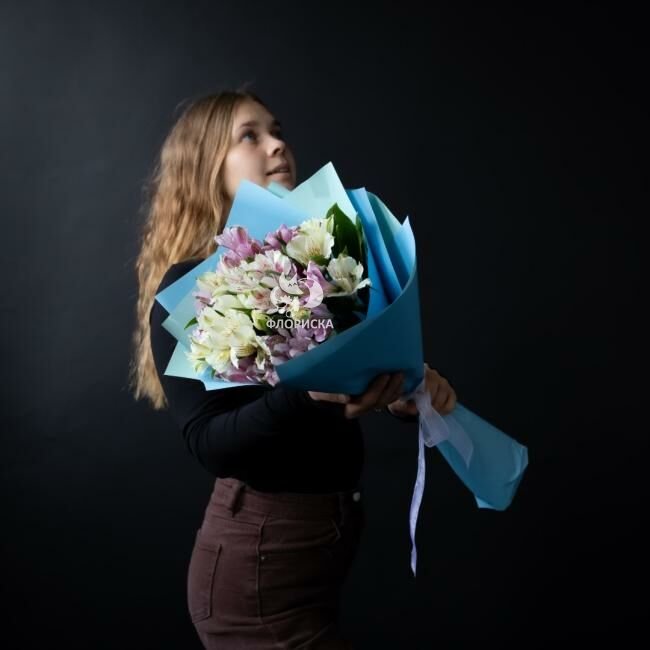 Букет с альстромериями &laquo;Сезонное безумие&raquo;