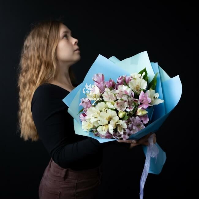 Букет с альстромериями &laquo;Сезонное безумие&raquo;