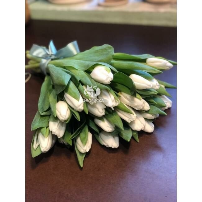 Букет с белыми тюльпанами &laquo;Волшебство&raquo;