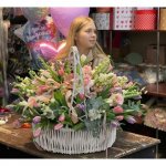 Цветы в корзине &laquo;Цветной круговорот&raquo;