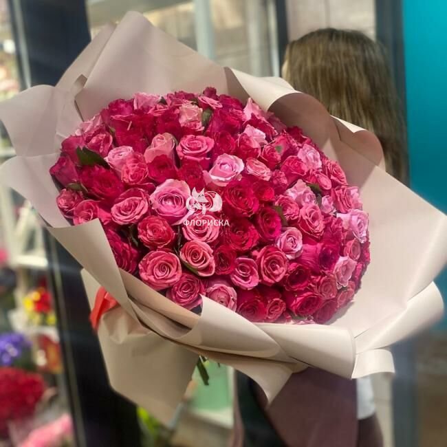 Букет с розами &laquo;Малинка&raquo;