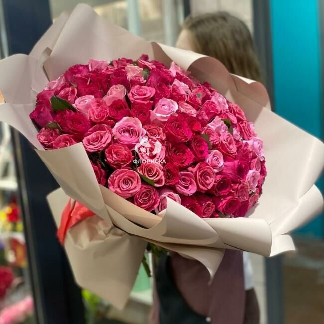Букет с розами &laquo;Малинка&raquo;