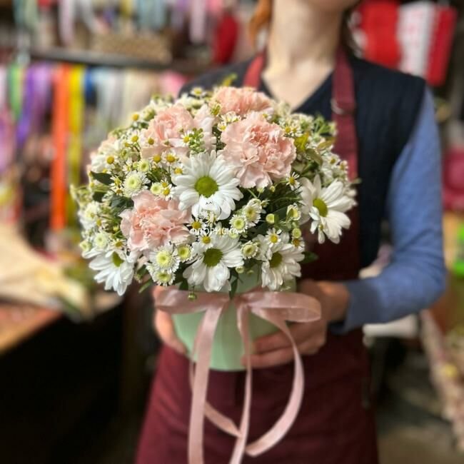 Цветы в коробке &laquo;Отличный день&raquo;