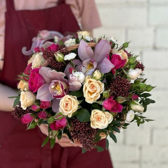 Цветы в корзине &laquo;Элегантность&raquo;