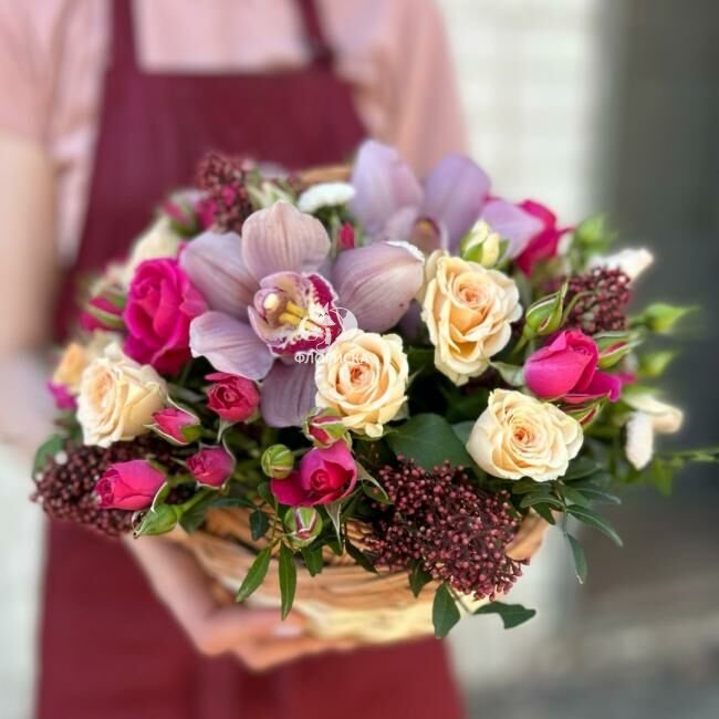 Цветы в корзине &laquo;Элегантность&raquo;