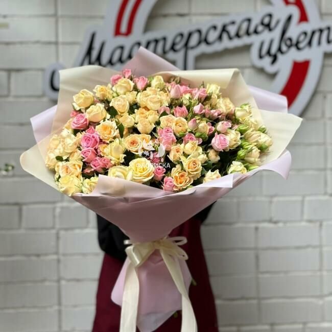 Букет с кустовой розы &laquo;Ранняя весна &raquo;