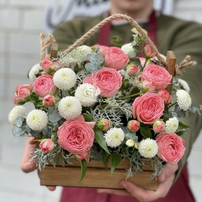 Цветы в корзине  &laquo;Радость встречи&raquo;