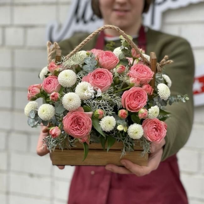 Цветы в корзине  &laquo;Радость встречи&raquo;