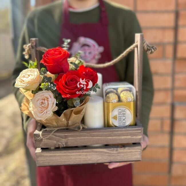 Цветы в коробке &laquo;Романтичный ужин&raquo;