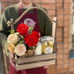 Цветы в коробке &laquo;Романтичный ужин&raquo;