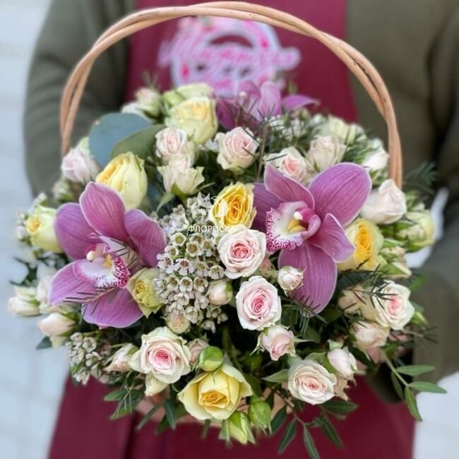 Цветы в корзине &laquo;Магия чувств&raquo;