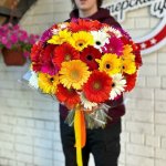 Букет из 51 герберы &laquo;Обнимая осень&raquo;