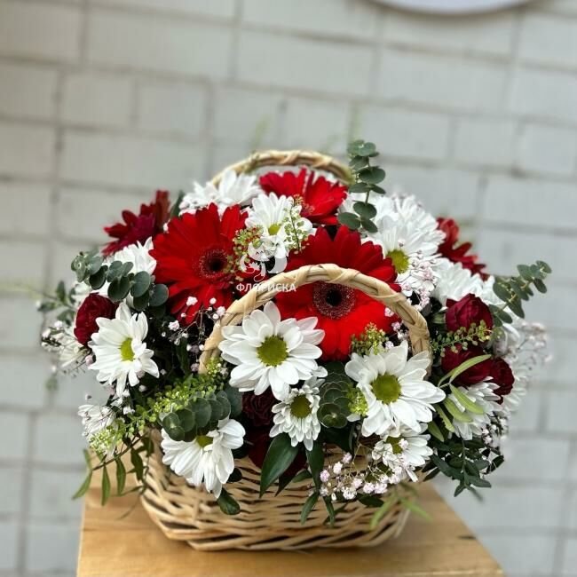 Цветы в корзине  &laquo;Бал&raquo;