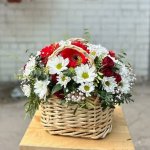 Цветы в корзине  &laquo;Бал&raquo;