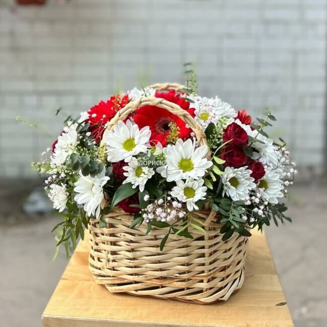 Цветы в корзине  &laquo;Бал&raquo;