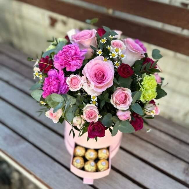 Цветы в коробке &laquo;Цветочный вальс&raquo;