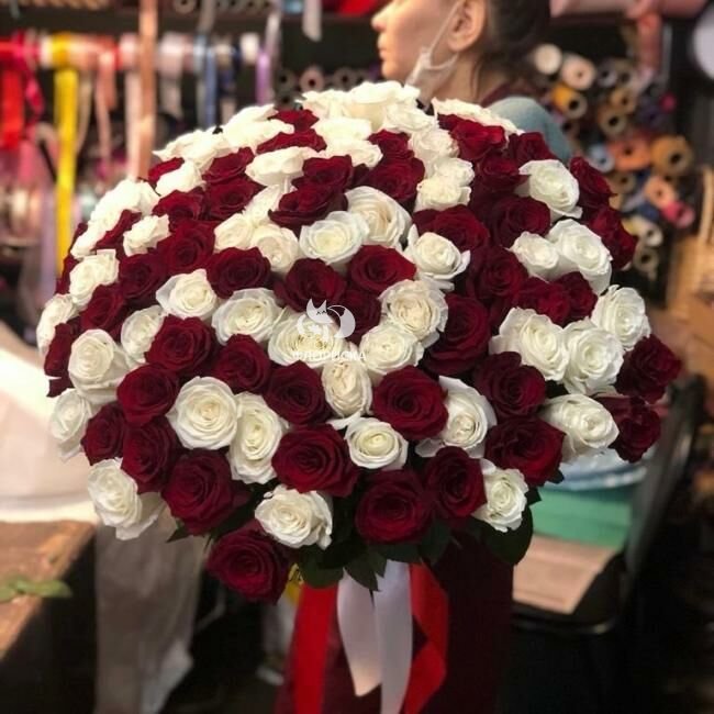 Букет с розами &laquo;Страсть и нежность&raquo;