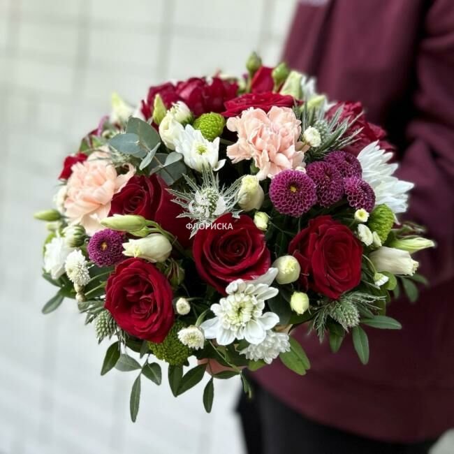 Цветы в корзине  &laquo;Огни театра&raquo;