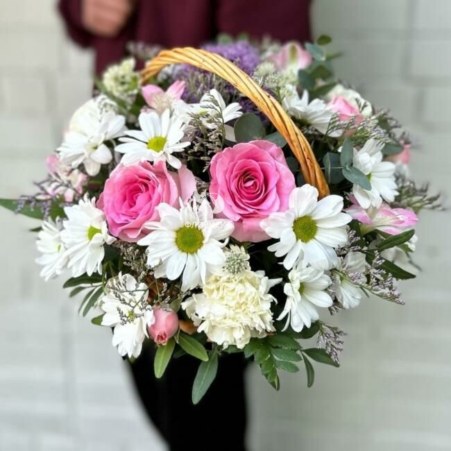 Цветы в корзине  &laquo;Шепот листьев&raquo;