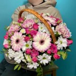 Корзина с цветами &laquo;Мамина радость&raquo;