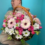 Корзина с цветами &laquo;Мамина радость&raquo;