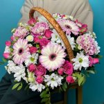 Корзина с цветами &laquo;Мамина радость&raquo;