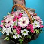 Корзина с цветами &laquo;Мамина радость&raquo;