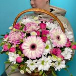 Корзина с цветами &laquo;Мамина радость&raquo;