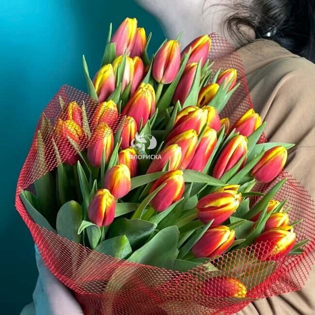 Букет с тюльпанами &laquo;Пламенный привет&raquo;
